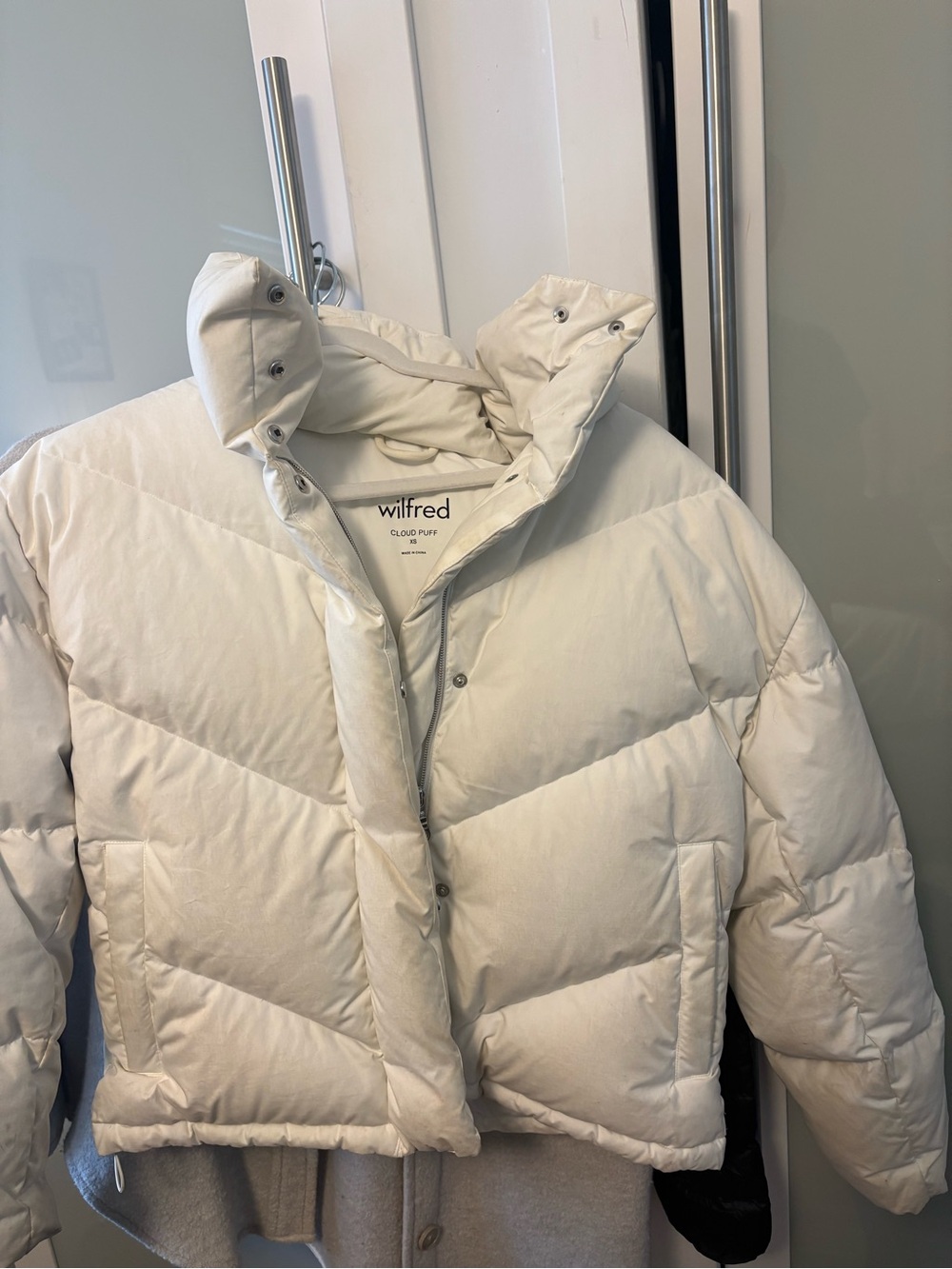 Aritzia Wilfred Cream Cropped Cloud Puffer Jacket